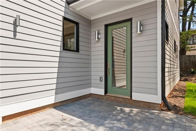 Building Photo - 205 Whitefoord Ave NE