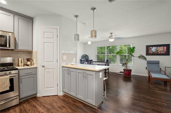 Photo - 1801 Maple Ave
