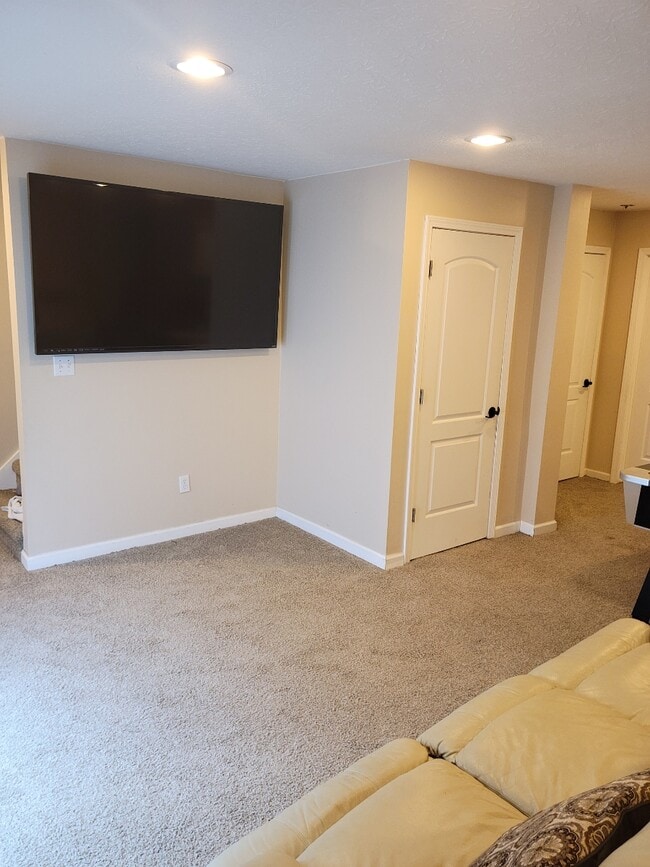 Photo - 305 Jasper Dr