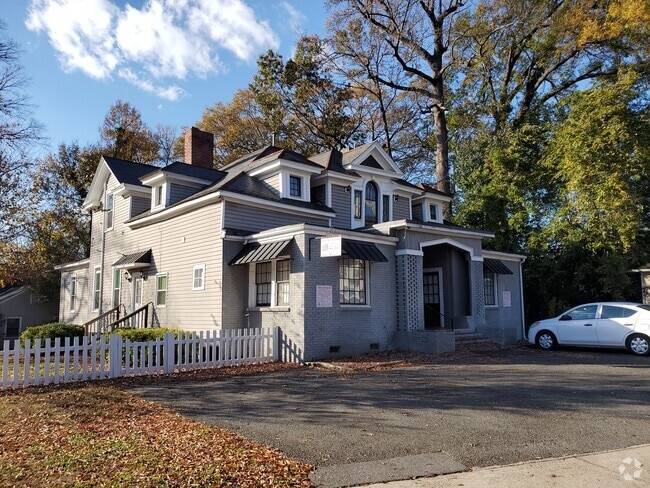 Building Photo - 2302 Chesterfield Ave Rental
