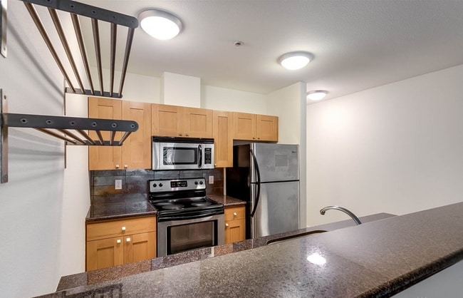 Spacious kitchen - 1610 Belmont Ave Unit 213