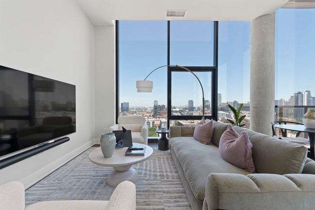 Building Photo - 1128 W Van Buren St Rental
