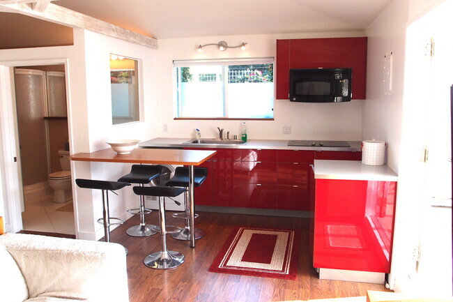 Building Photo - 279 E 20th St Rental