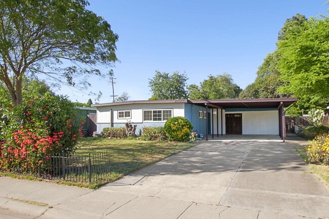 Building Photo - Old East Davis Rental with Spacious Yard, Bonus Room & Easy Bike Access to UC Davis