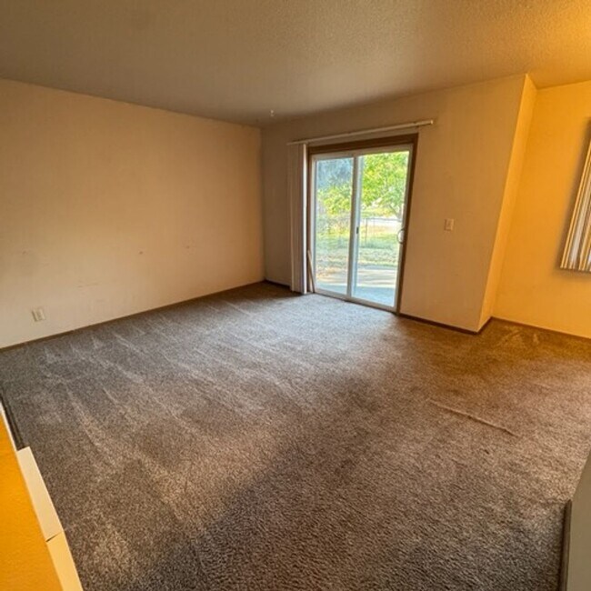 Photo - 7573 W Pine St Unidad 2