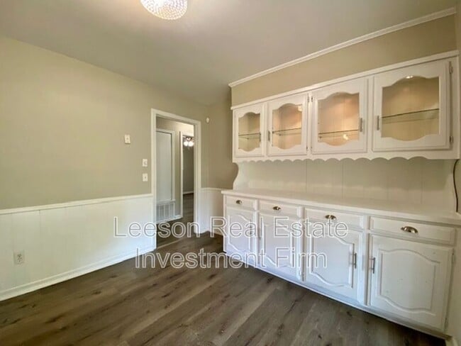 Photo - 845 Elmdale St