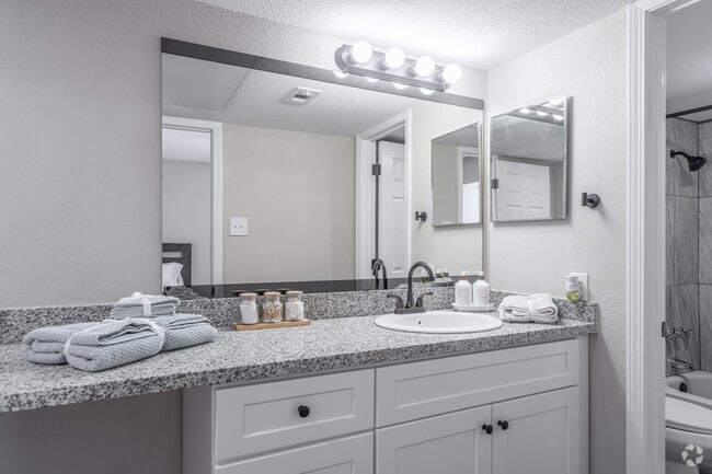 2HAB, 2BA - 1008 ft² - Longfellow Apartments