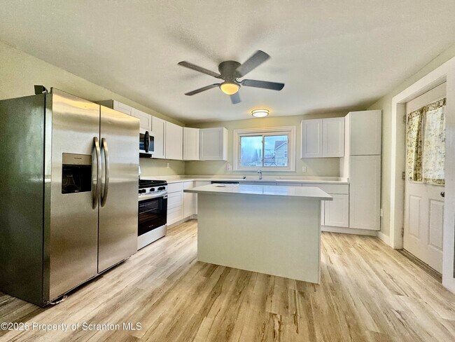 Photo - 1746 Bloom Ave