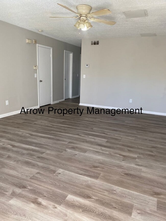 Photo - 3 bedroom, 1.5 Bathroom Townhome in Nashville