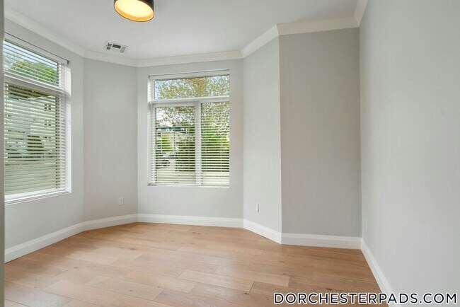 Photo - 142 Pleasant St Unit 1