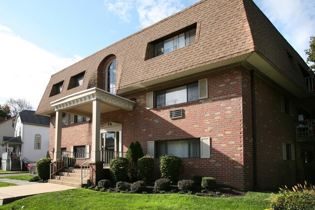 Lincoln Court Apartments