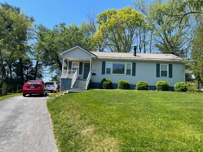 Building Photo - 914 Westview Cir