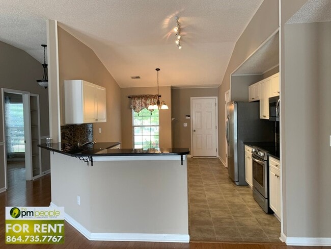 Photo - Comfortable 3/2 with Large Bonus Room in M...
