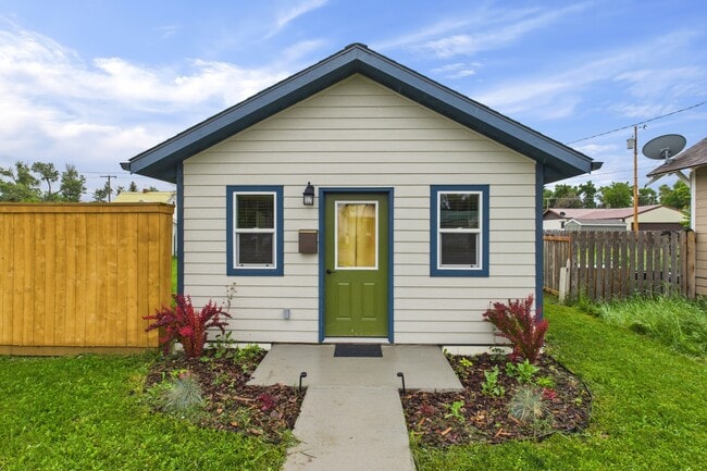 Building Photo - 309 W Farewell St