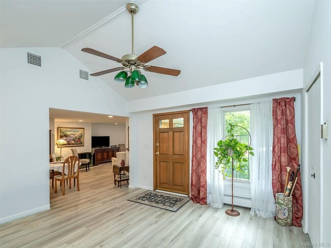 7 Appletree Ln