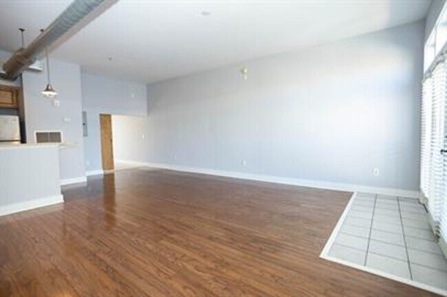 Photo - Beautiful condo in the heart of Atlanta!- Move-In Ready!