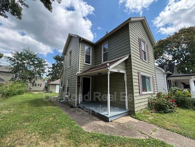 Photo - 405 Moore St