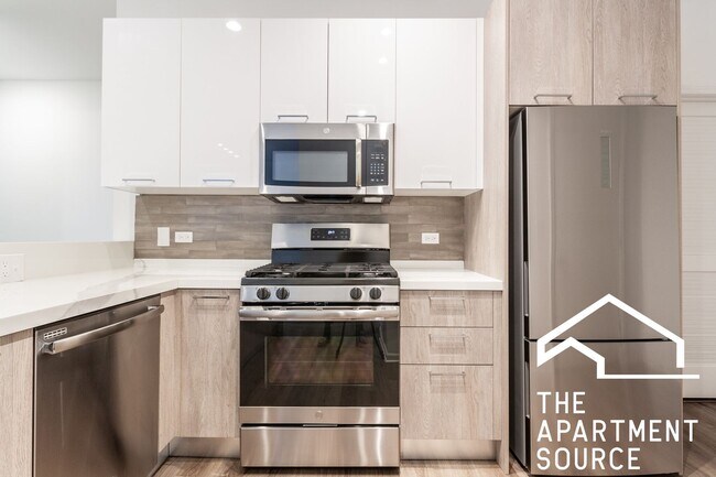 Photo - South Loop 3 bed 2 bath -- Updated Kitchen, HUGE Floorplan Unit 304