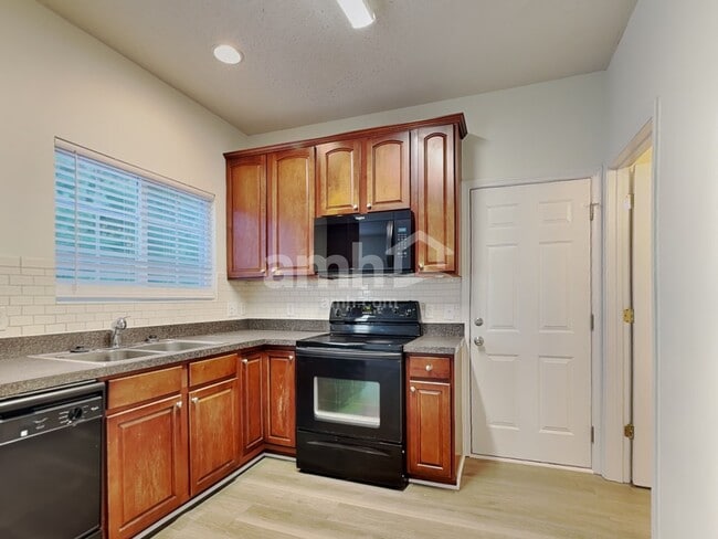 Photo - 532 Osborne Rd