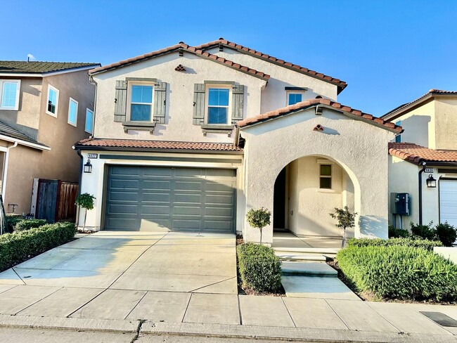 Building Photo - Newly Built 3/2.5 Home in Tesoro Viejo Community