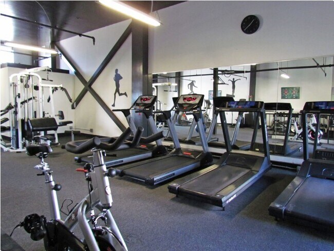 Photo - 621 E Spg St