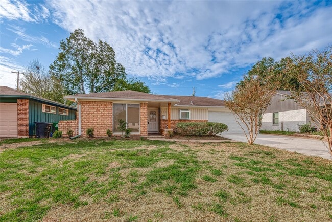 Photo - 4923 Poinciana Dr
