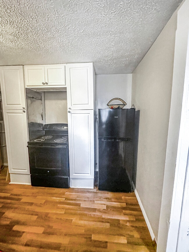 Photo - 210 Thurston Ave