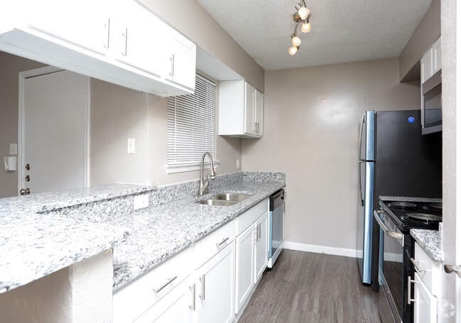 1HAB,1BA-646 ft²