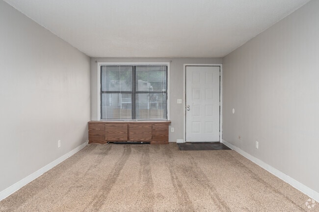 1BR, 1BA - 576SF - Living Room