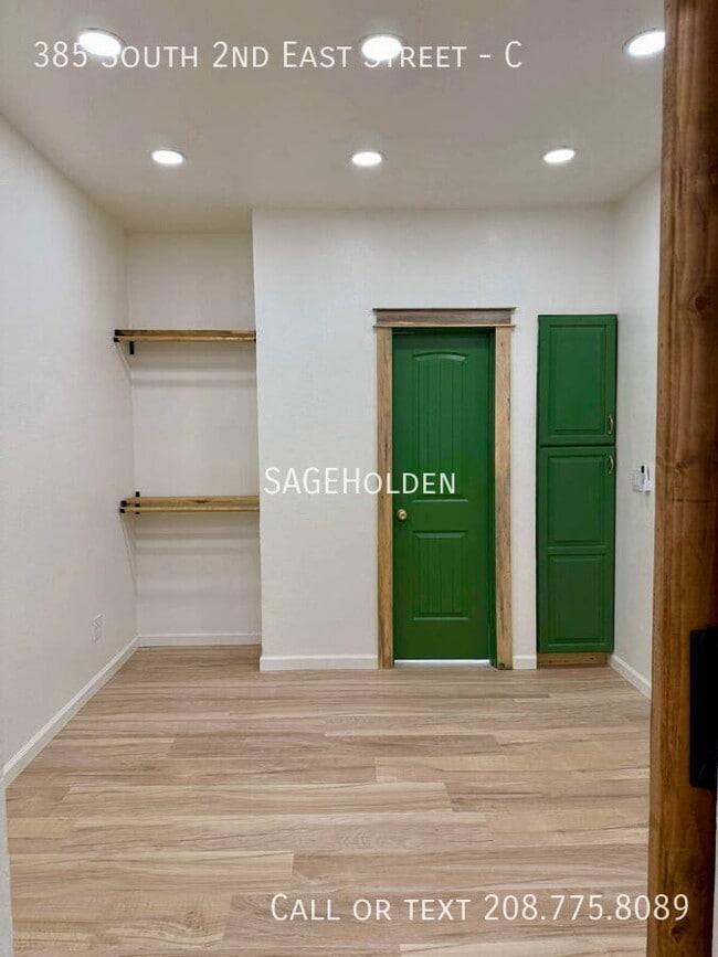 Building Photo - 385 S 2nd E St Unit C