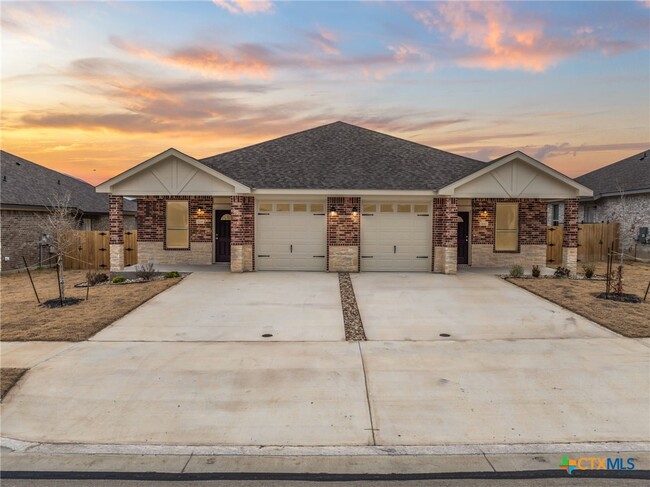 Photo - 5215 Rose Gdn Lp Townhome