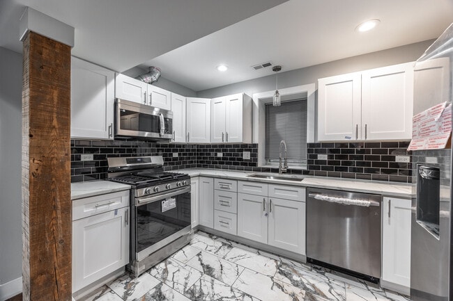 Photo - 3328 W Congress Pkwy