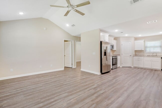 Photo - JESUP HOME FOR RENT!!
