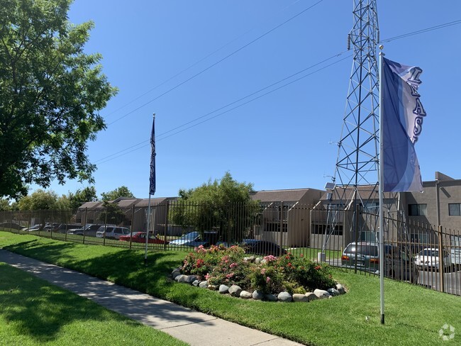 Building Photo - Cedar Ridge Apartments