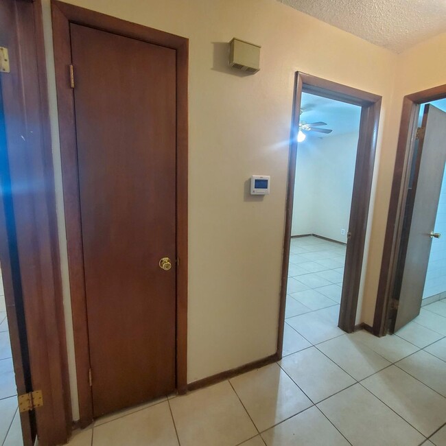 Photo - 2429 N Market Ave Unit 2429 North Market Ave 1/2