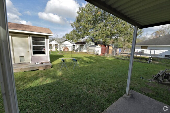 Building Photo - 3 Bed 1.5 Bath Home