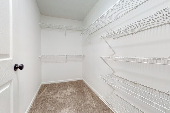 Photo - The Oaks Apartments