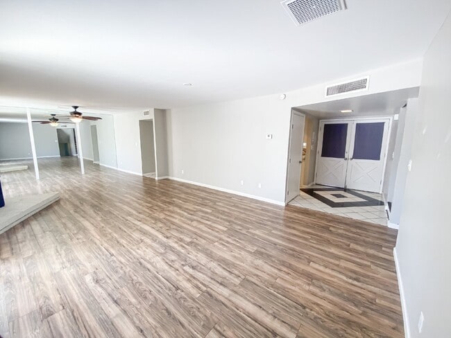 Photo - 1519 E Laguna Dr