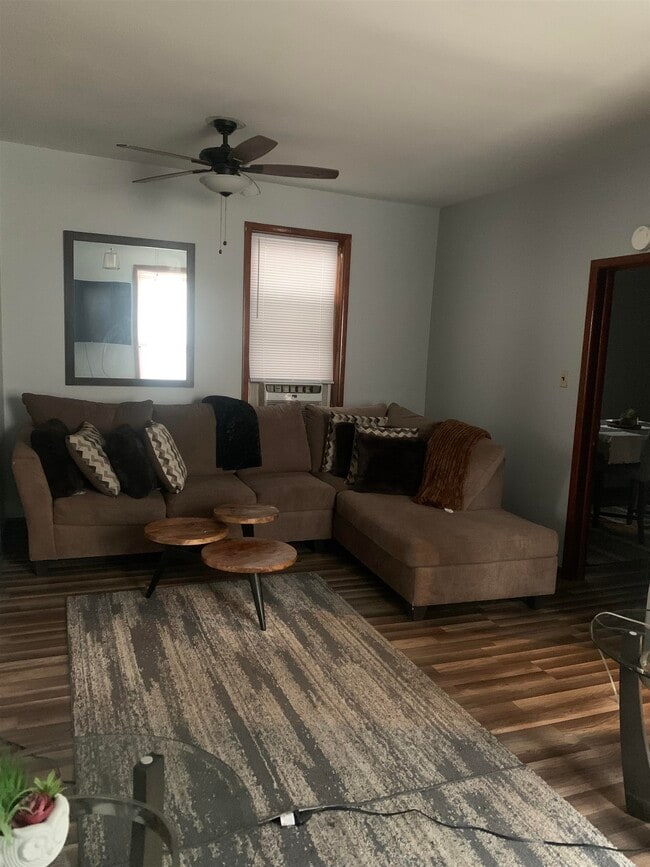 Photo - 90 Williams Ave Unidad 1