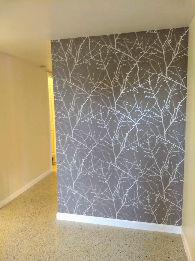 Photo - 113 NE Tunison Ave