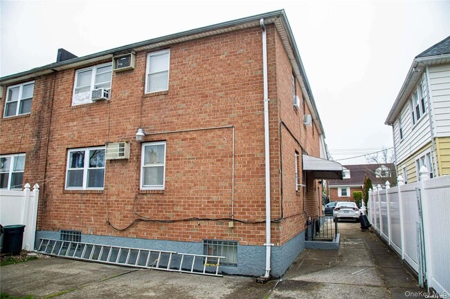 Photo - 139-15 254th St