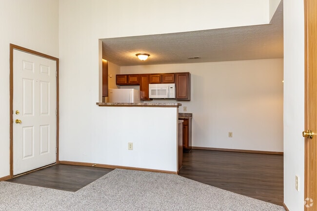 2BR, 2BA - 918SF - Living Room
