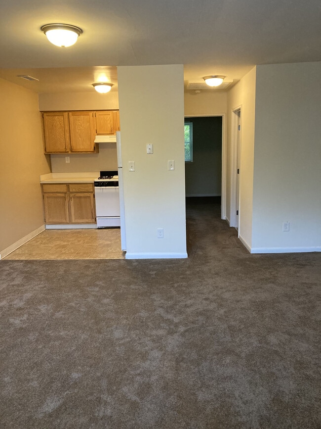 Hollybush Gardens Apartments For Rent in Glassboro, NJ