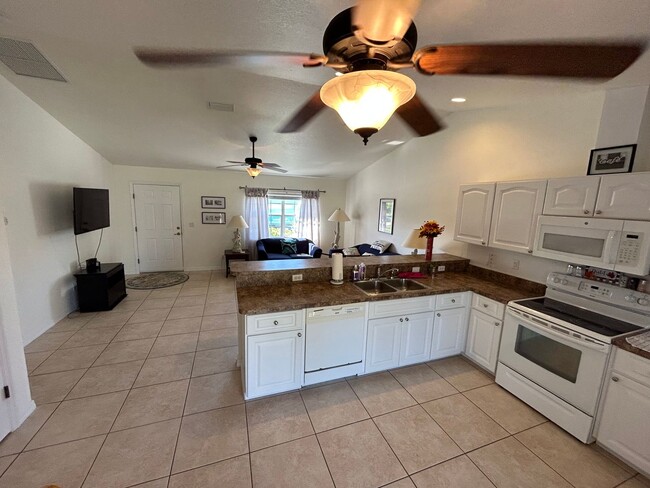 Photo - Triplex unit for rent-Fully furnished