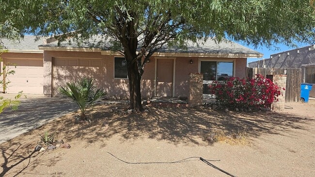 Building Photo - 1514 E 28th Ave Unit 1