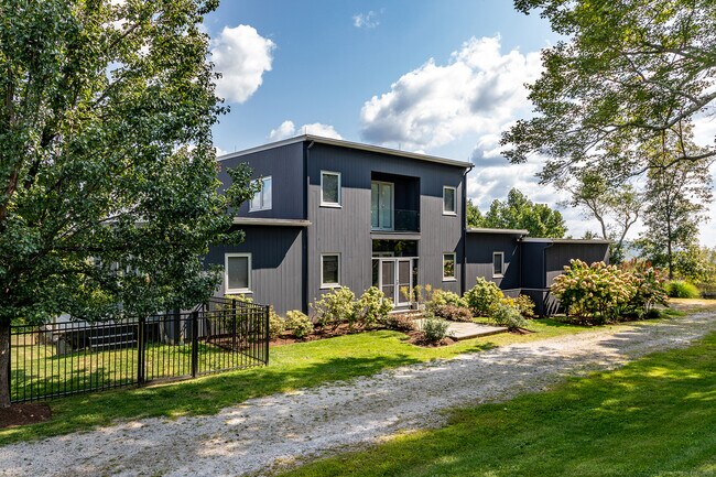 Photo - 11 Longview Rd