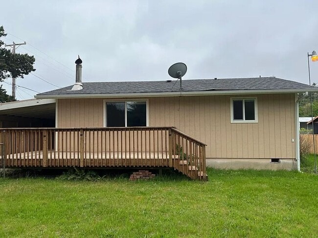 Building Photo - Fenced corner lot centrally located 2 bedroom 1 bath House