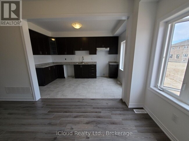 Photo - 152 Werry Ave