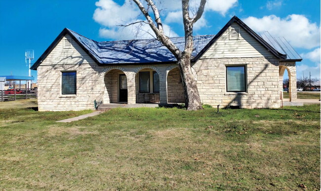 Building Photo - Furnished 2 Bedroom 1.5 Bath in Cresson Rental