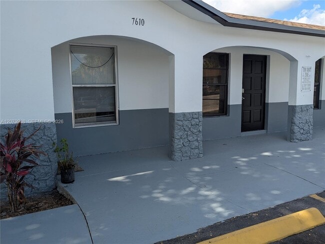 7610 SW 10th St Unit 3